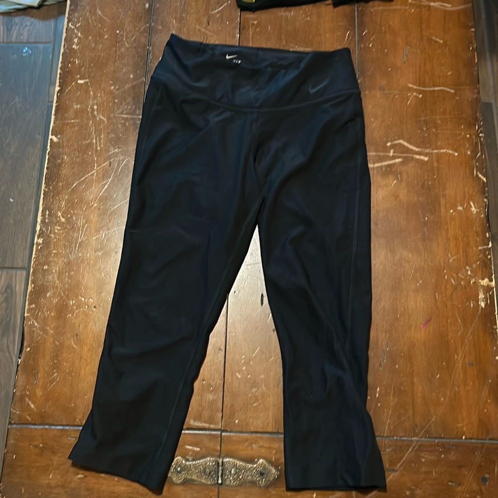 Nike Capri - Picture 1 of 4